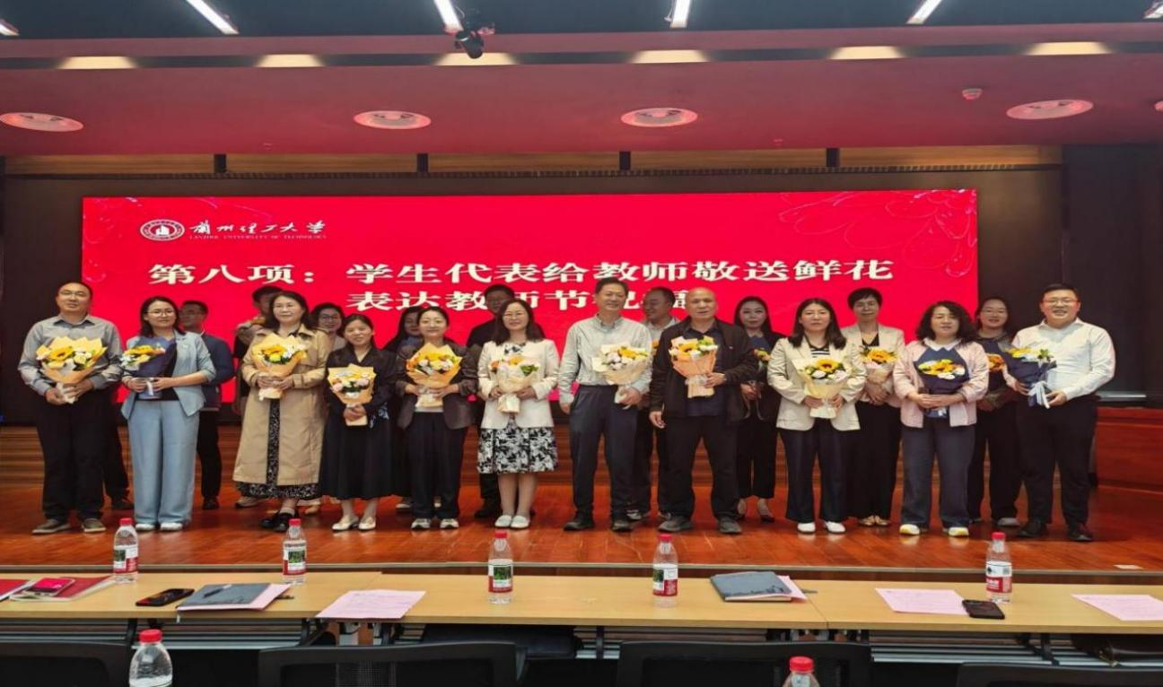 文学院举行2026级新生开学典礼